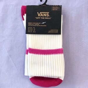VANS WOMEN’S CUFF IT HALF CREW SOCKS TO SUIT YOUR STYLE & A JAQUARD VANS LOGO